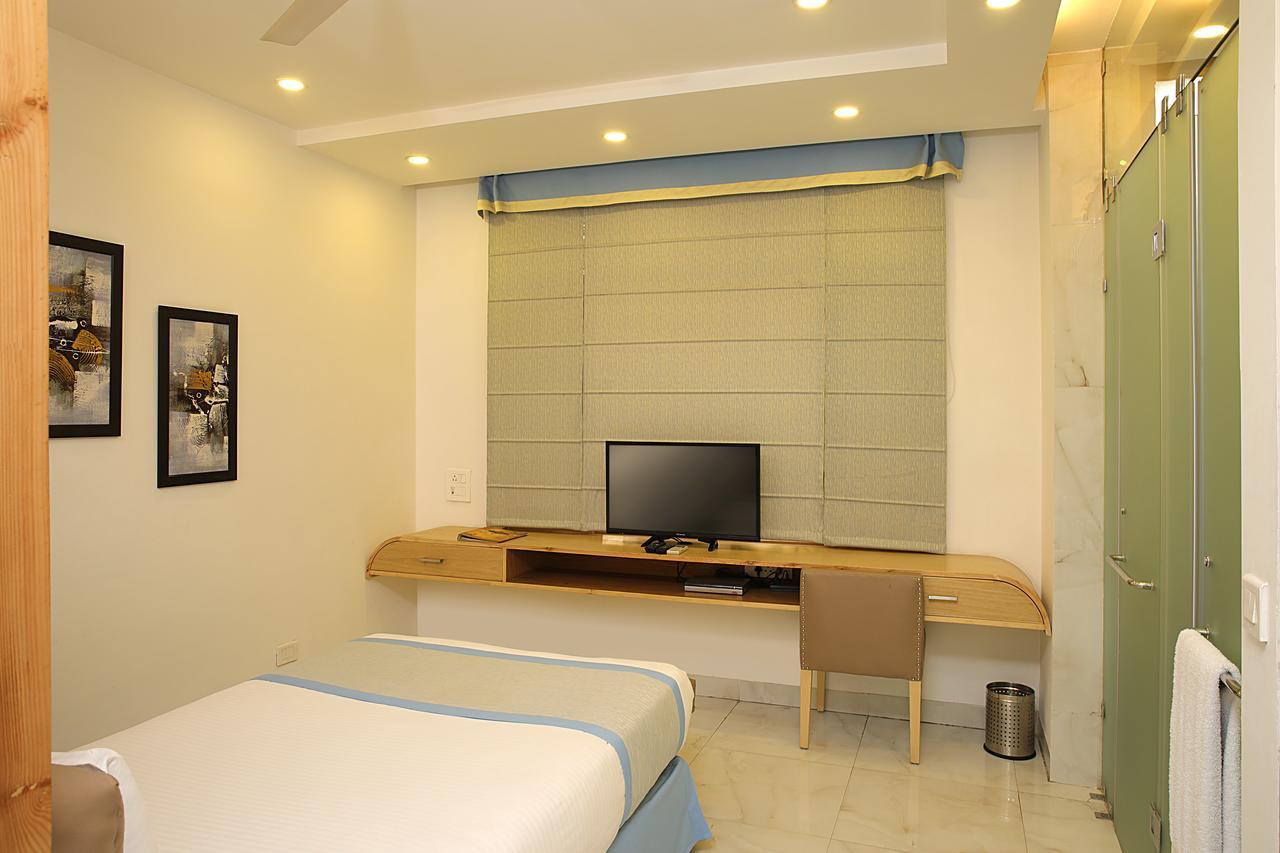 Ahuja Residency Dlf Phase 2 Hotel Gurgaon Esterno foto