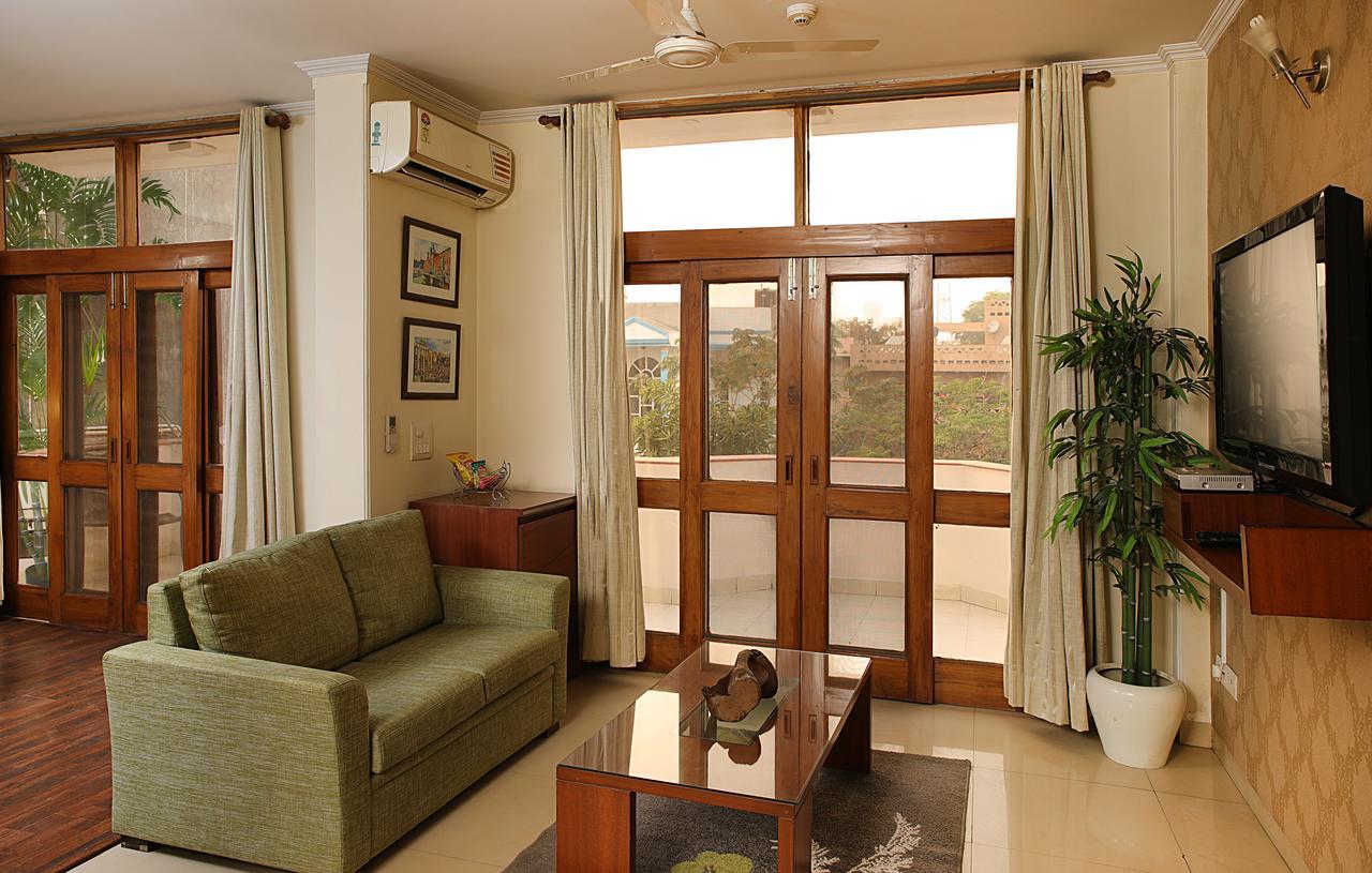 Ahuja Residency Dlf Phase 2 Hotel Gurgaon Esterno foto